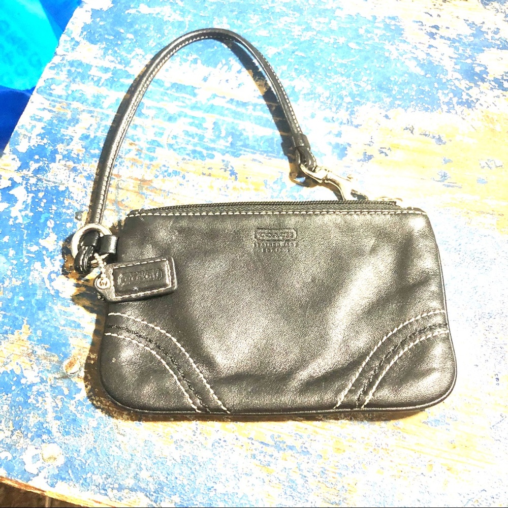 Coach Vintage Leatherware wristlet in black. - Picture 1 of 5